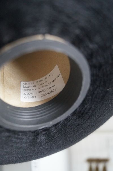 Напіввовна для в'язання в бобінах (Туреччина) № 9500 - ЧОРНИЙ PR-0004629 фото